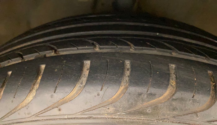 2013 Hyundai i20 MAGNA (O) 1.2, Petrol, Manual, 50,116 km, Right Front Tyre Tread