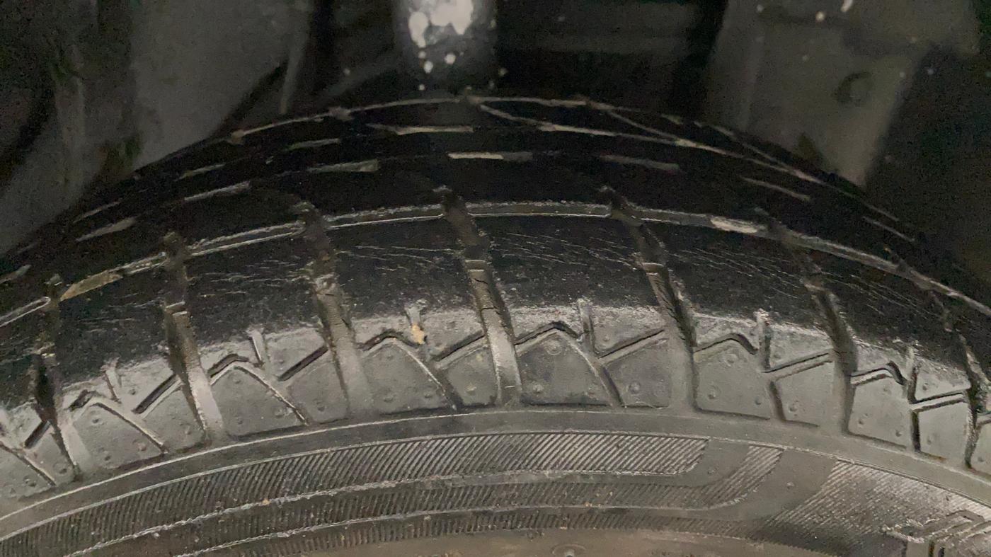 2017 Datsun Go T, Petrol, Manual, 74,622 km, Right Front Tyre Tread