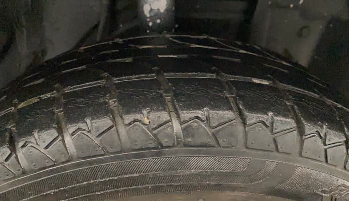 2017 Datsun Go T, Petrol, Manual, 74,622 km, Right Front Tyre Tread
