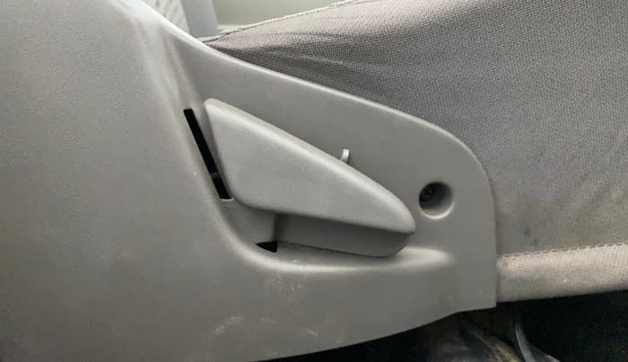 2017 Datsun Go T, Petrol, Manual, 74,622 km, Driver Side Adjustment Panel