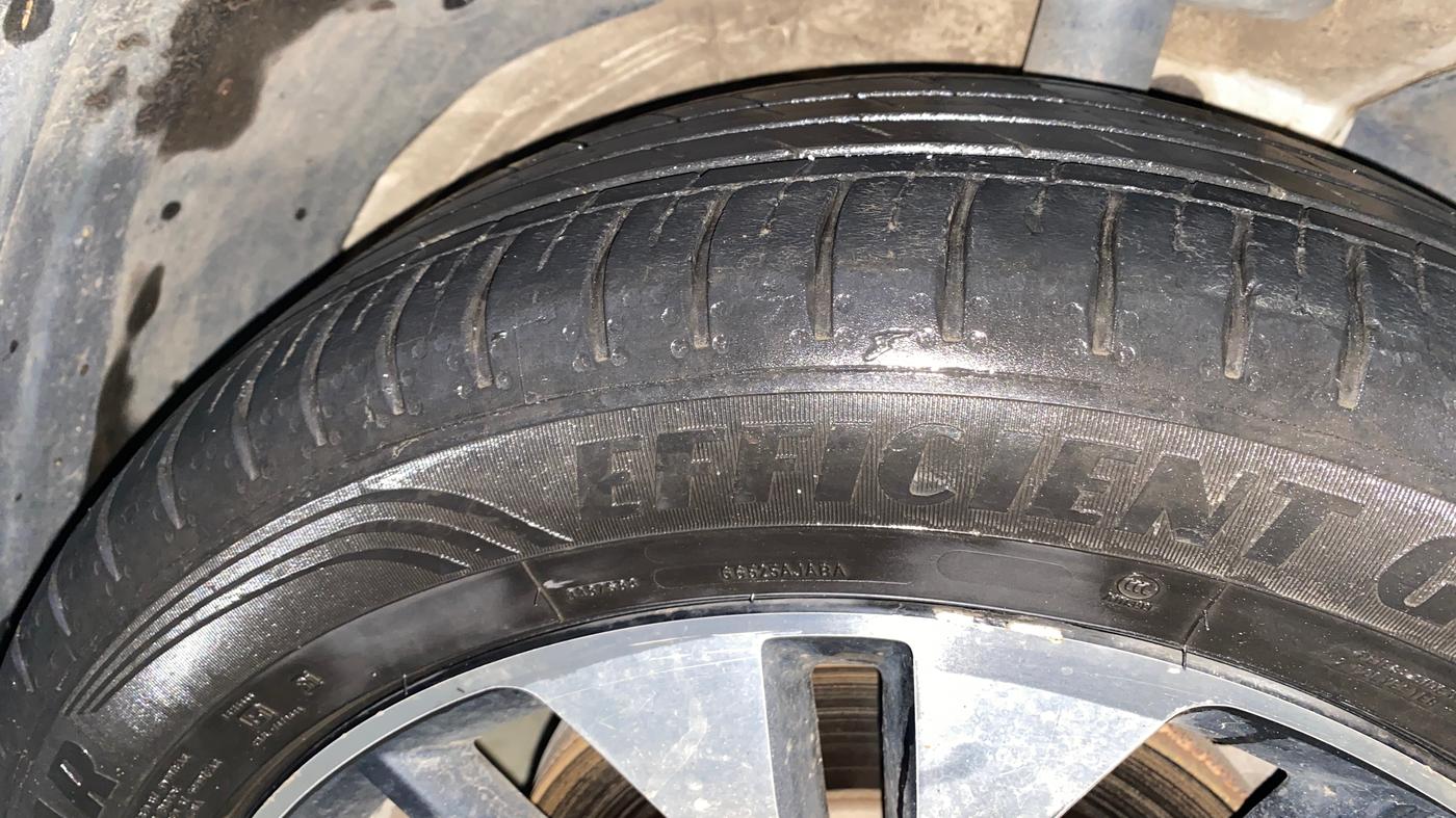 2022 MG HECTOR PLUS SAVVY PRO 1.5 TURBO CVT 7 STR, Petrol, Automatic, 53,547 km, Right Front Tyre Tread