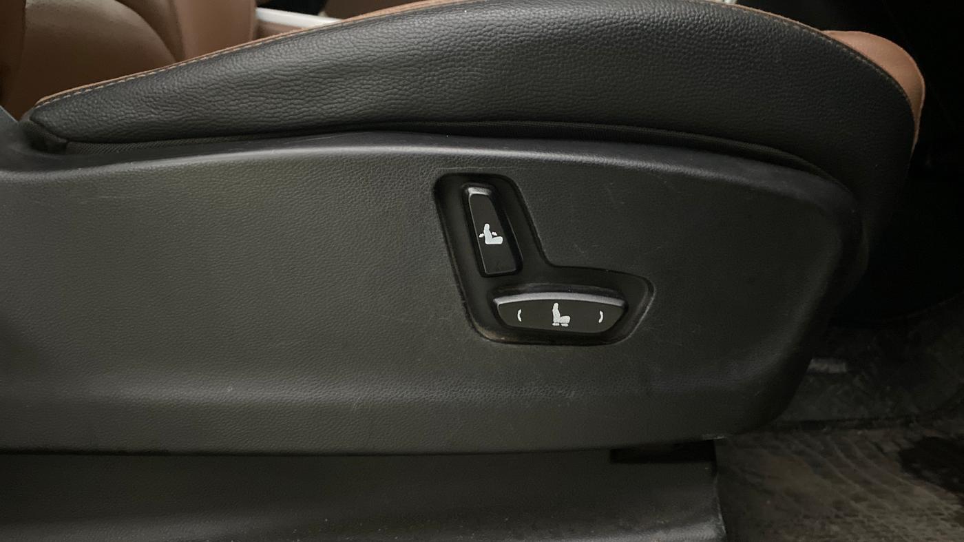 2022 MG HECTOR PLUS SAVVY PRO 1.5 TURBO CVT 7 STR, Petrol, Automatic, 53,547 km, Driver Side Adjustment Panel