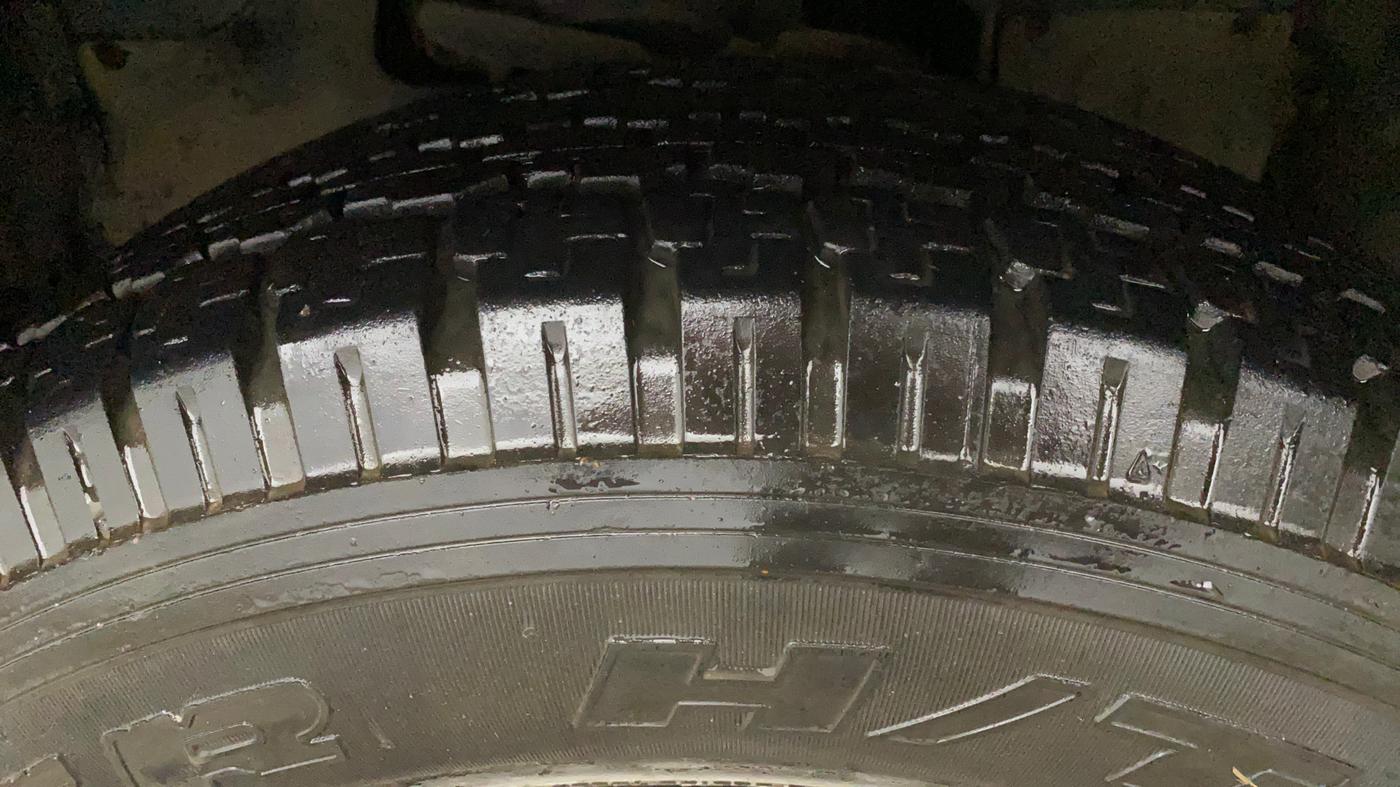 2017 Tata Hexa XE 4X2 7 STR, Diesel, Manual, 1,11,584 km, Left Front Tyre Tread