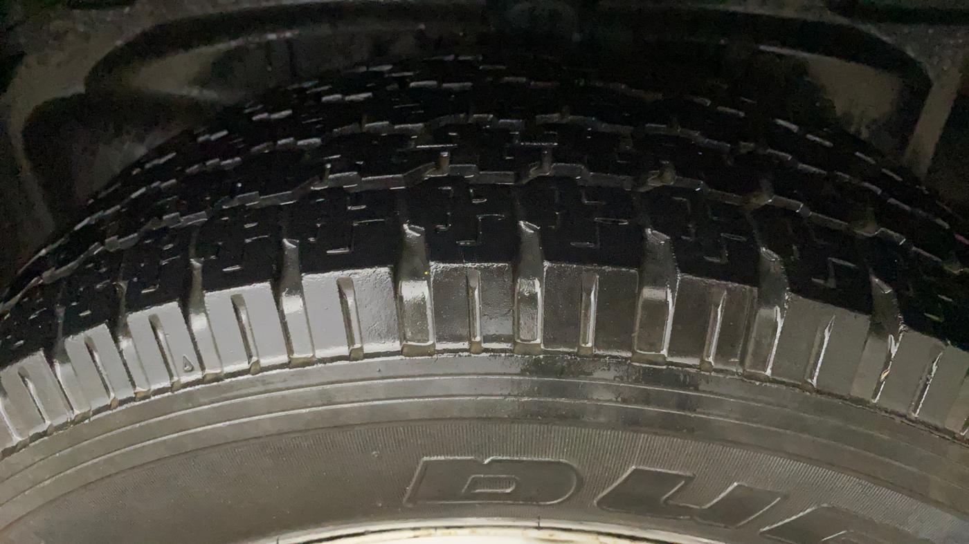 2017 Tata Hexa XE 4X2 7 STR, Diesel, Manual, 1,11,584 km, Left Rear Tyre Tread