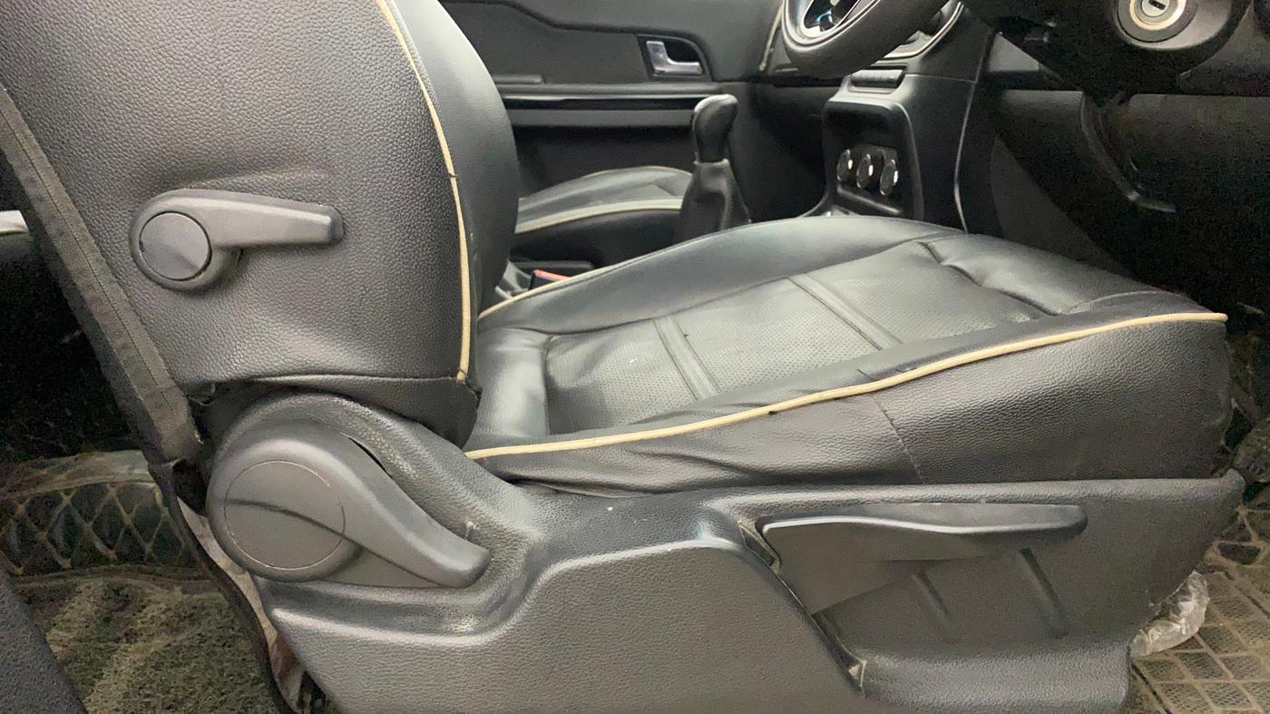 2017 Tata Hexa XE 4X2 7 STR, Diesel, Manual, 1,11,584 km, Driver Side Adjustment Panel