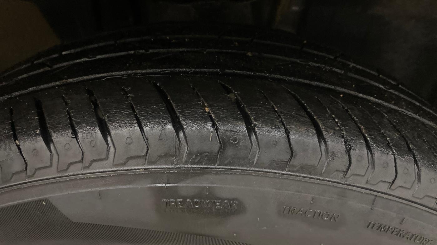 2022 Nissan MAGNITE XV TURBO CVT, Petrol, Automatic, 28,948 km, Right Front Tyre Tread