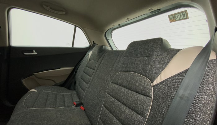 2015 Hyundai Grand i10 ASTA AT 1.2 KAPPA VTVT, Petrol, Automatic, 64,687 km, Right Side Rear Door Cabin