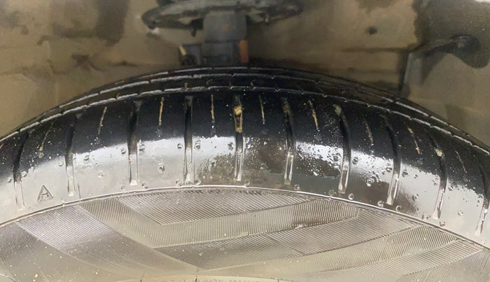 2017 Maruti Ciaz ZETA DIESEL 1.3, Diesel, Manual, 71,267 km, Right Front Tyre Tread