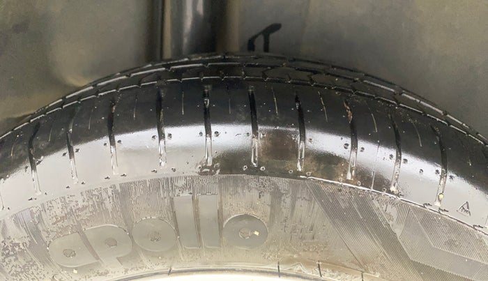 2017 Maruti Ciaz ZETA DIESEL 1.3, Diesel, Manual, 71,267 km, Right Rear Tyre Tread