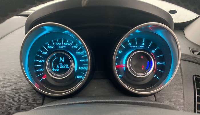 2020 Mahindra XUV500 W7, Diesel, Manual, 61,904 km, Odometer Image