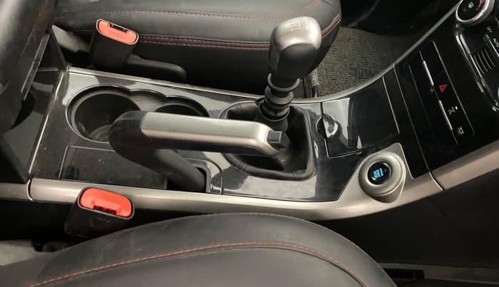 2020 Mahindra XUV500 W7, Diesel, Manual, 61,904 km, Gear Lever