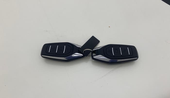 2020 Mahindra XUV500 W7, Diesel, Manual, 61,904 km, Key Close Up
