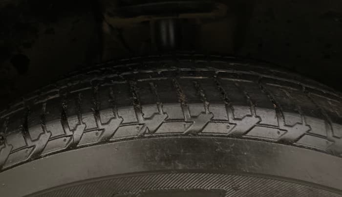 2020 Mahindra XUV500 W7, Diesel, Manual, 61,904 km, Right Front Tyre Tread