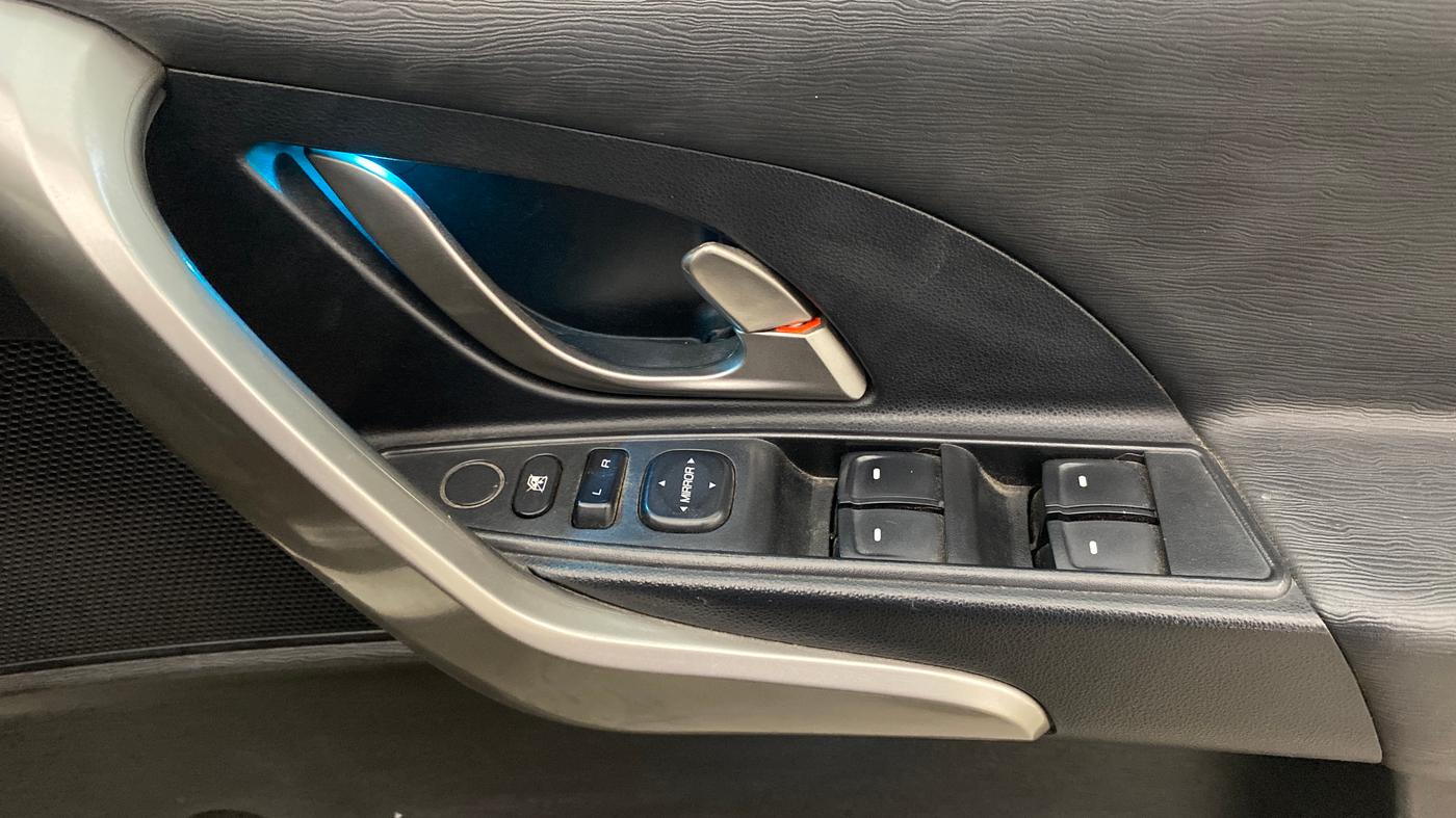 2020 Mahindra XUV500 W7, Diesel, Manual, 62,010 km, Driver Side Door Panels Control