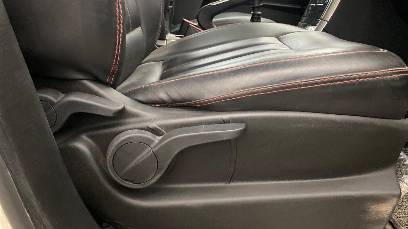 2020 Mahindra XUV500 W7, Diesel, Manual, 62,010 km, Driver Side Adjustment Panel