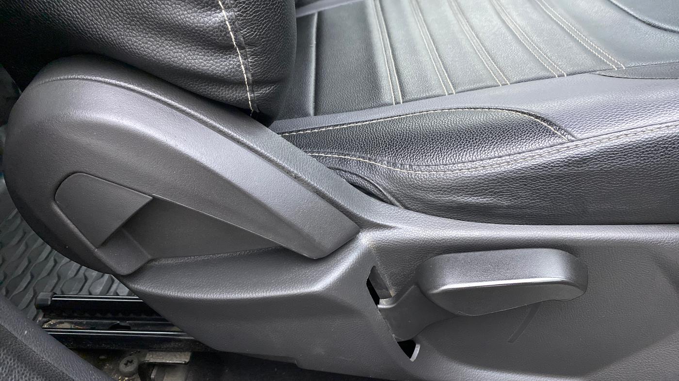 2018 Ford FREESTYLE TITANIUM 1.2 TI-VCT MT, Petrol, Manual, 49,580 km, Driver Side Adjustment Panel