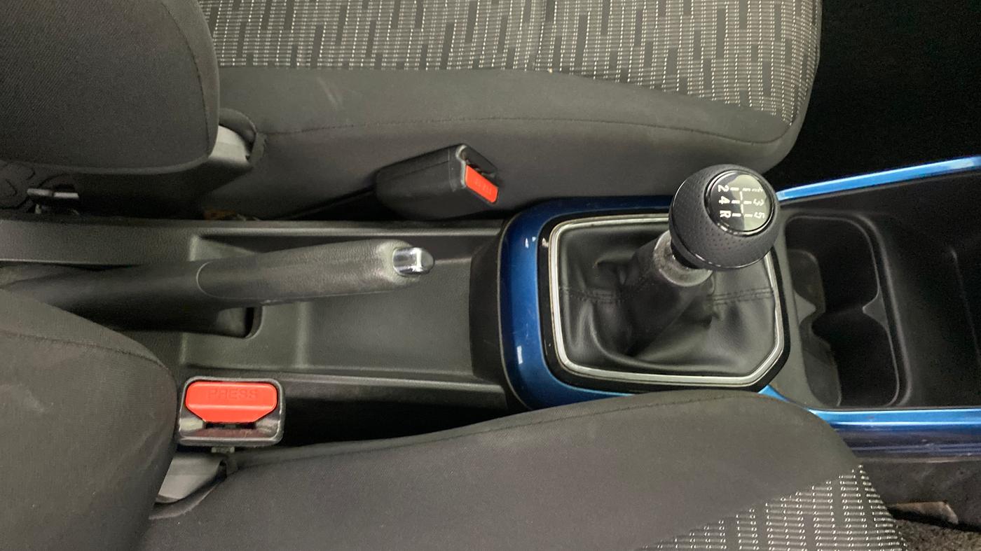 2017 Maruti IGNIS DELTA 1.2, Petrol, Manual, 9,174 km, Gear Lever
