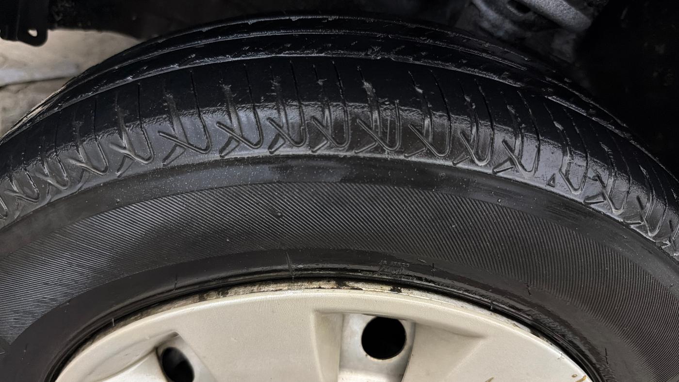 2016 Maruti Wagon R 1.0 LXI, Petrol, Manual, 43,339 km, Left Front Tyre Tread