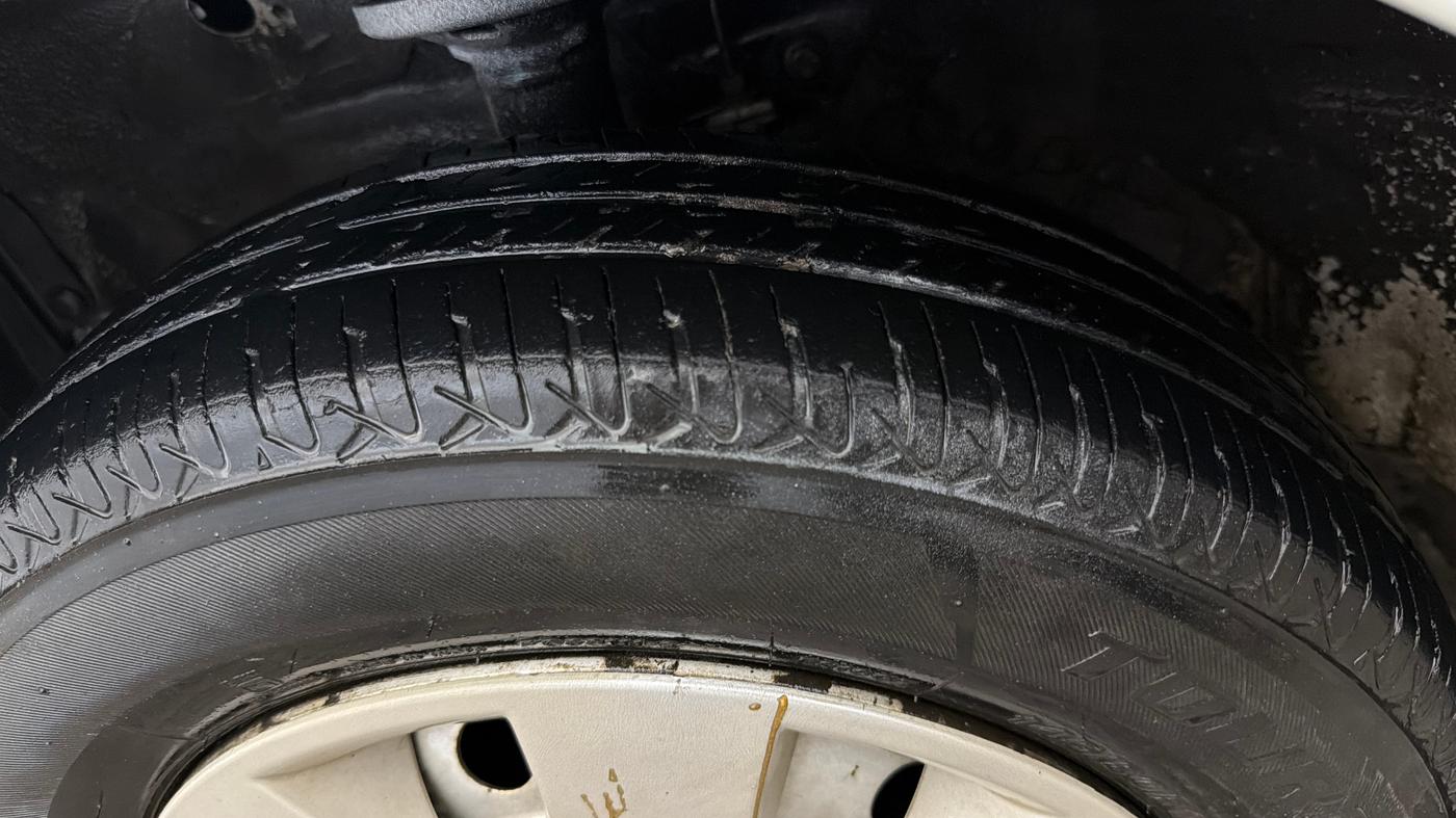 2016 Maruti Wagon R 1.0 LXI, Petrol, Manual, 43,339 km, Left Rear Tyre Tread