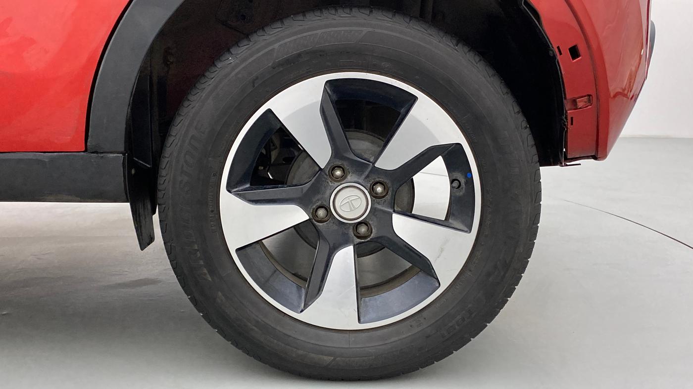 2018 Tata NEXON XZA + 1.2 PETROL A/T, Petrol, Automatic, 31,832 km, Left Rear Wheel