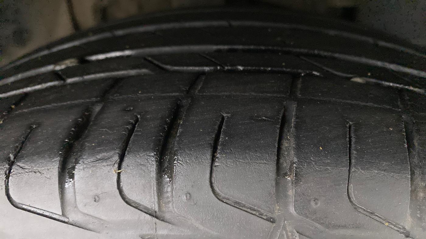 2018 Tata NEXON XZA + 1.2 PETROL A/T, Petrol, Automatic, 31,832 km, Right Front Tyre Tread
