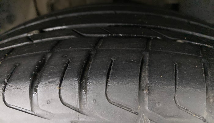2018 Tata NEXON XZA + 1.2 PETROL A/T, Petrol, Automatic, 31,832 km, Right Front Tyre Tread