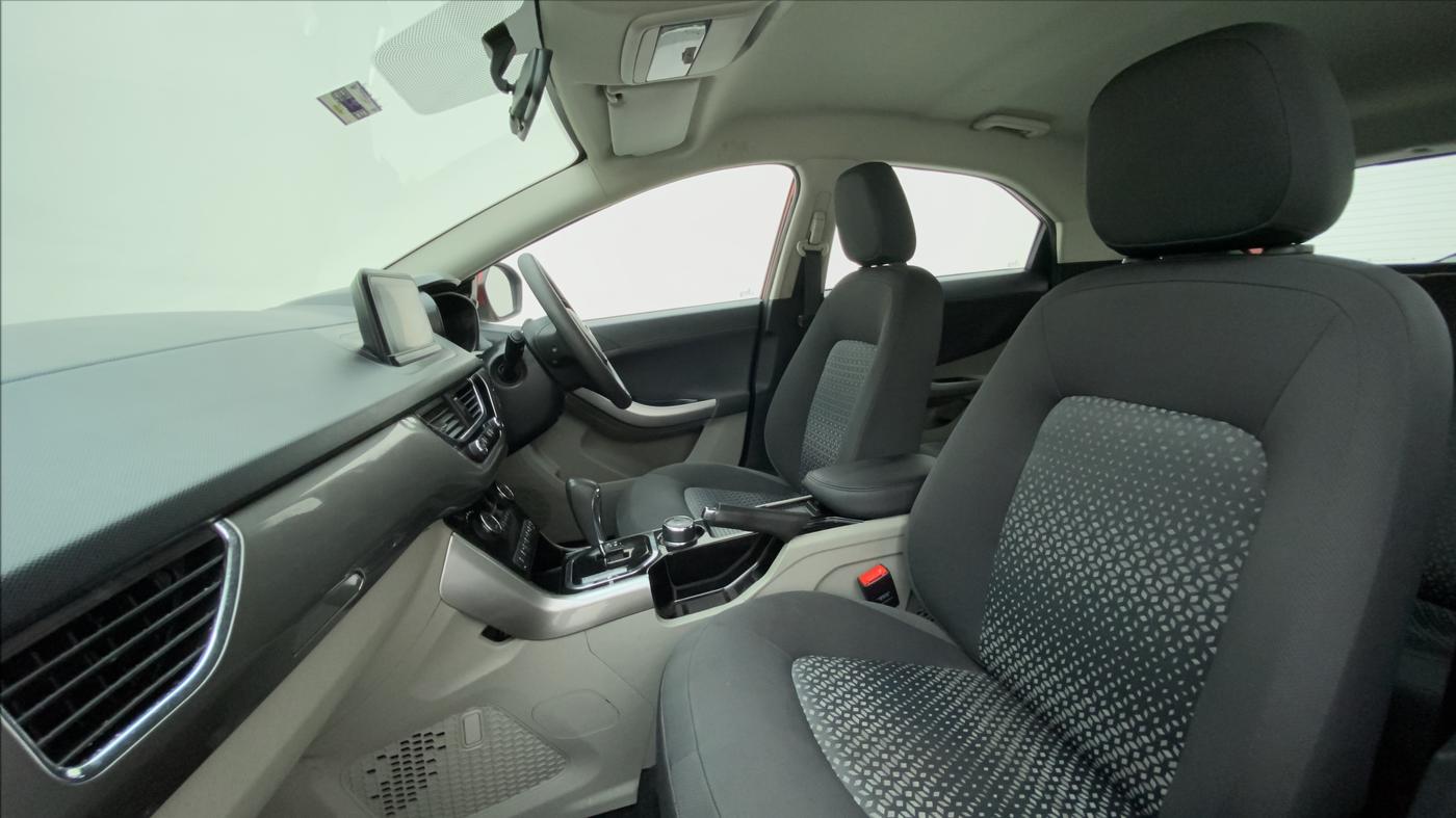 2018 Tata NEXON XZA + 1.2 PETROL A/T, Petrol, Automatic, 31,832 km, Right Side Front Door Cabin