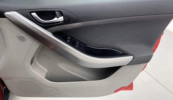 2018 Tata NEXON XZA + 1.2 PETROL A/T, Petrol, Automatic, 31,832 km, Driver Side Door Panels Control
