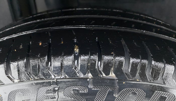 2017 Maruti Dzire VDI, Diesel, Manual, 64,788 km, Right Rear Tyre Tread
