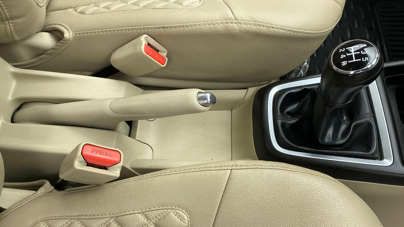 2017 Maruti Dzire VDI, Diesel, Manual, 64,788 km, Gear Lever