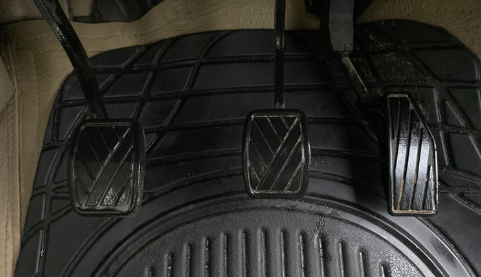 2017 Maruti Dzire VDI, Diesel, Manual, 64,788 km, Pedals