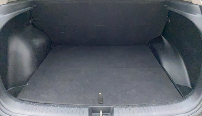 2018 Hyundai Creta 1.6 SX (O) VTVT, Petrol, Manual, 34,283 km, Boot Inside