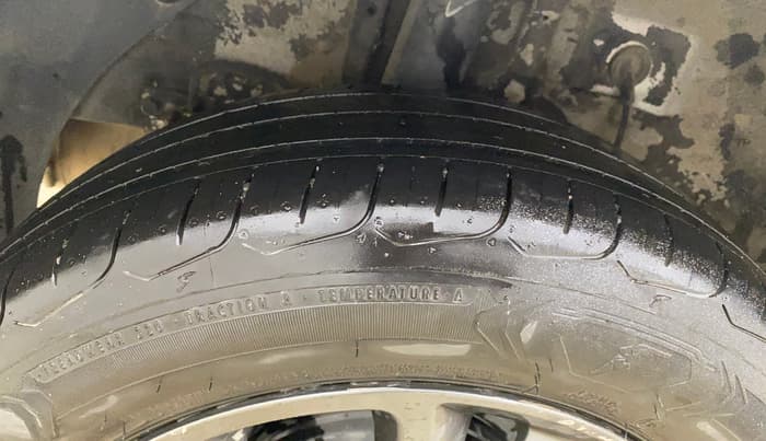 2019 Hyundai Elite i20 SPORTZ PLUS 1.2, Petrol, Manual, 1,08,750 km, Right Rear Tyre Tread