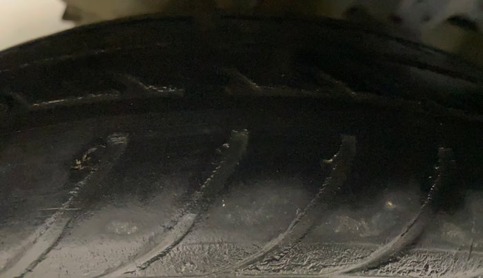 2013 Hyundai i10 SPORTZ 1.2, Petrol, Manual, 40,837 km, Left Front Tyre Tread