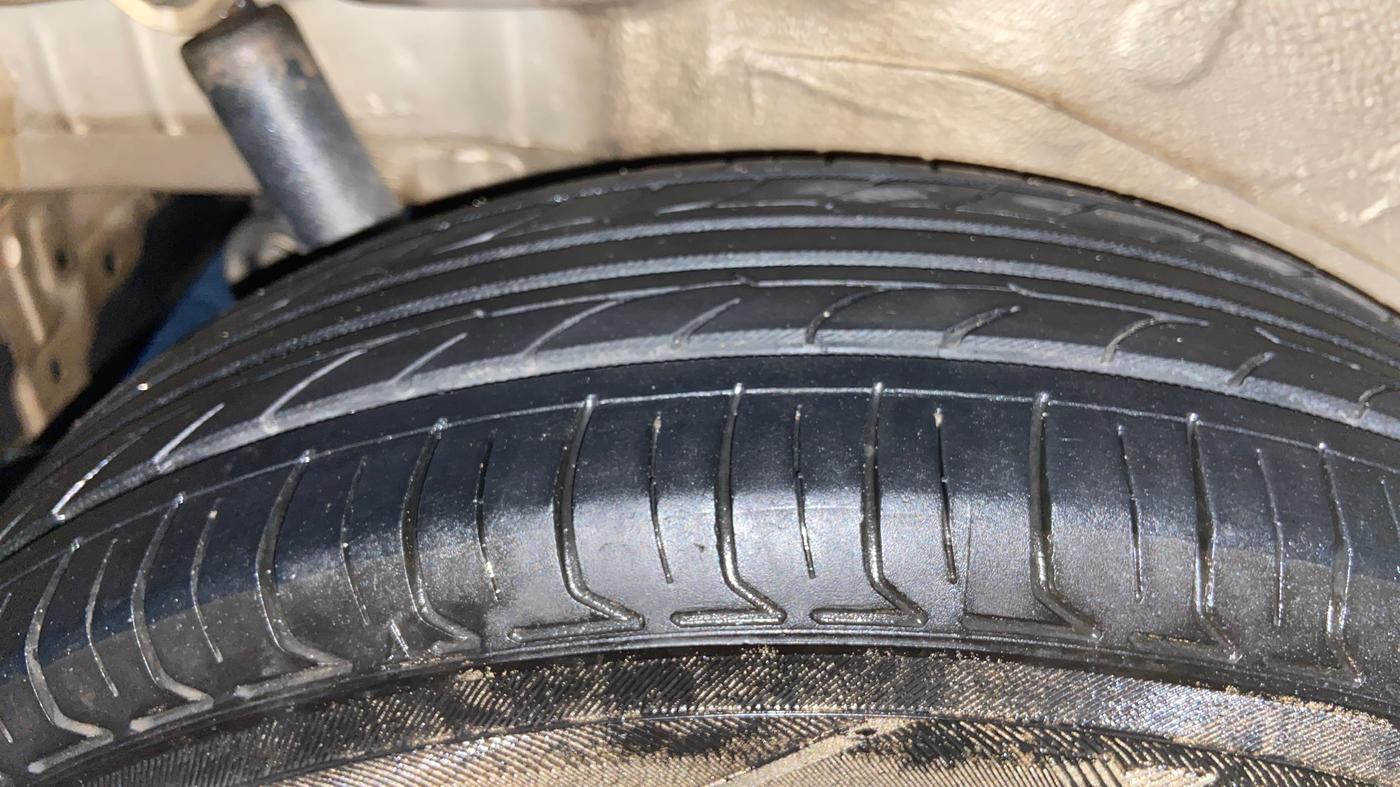 2014 Maruti Wagon R 1.0 VXI, Petrol, Manual, 97,625 km, Right Rear Tyre Tread