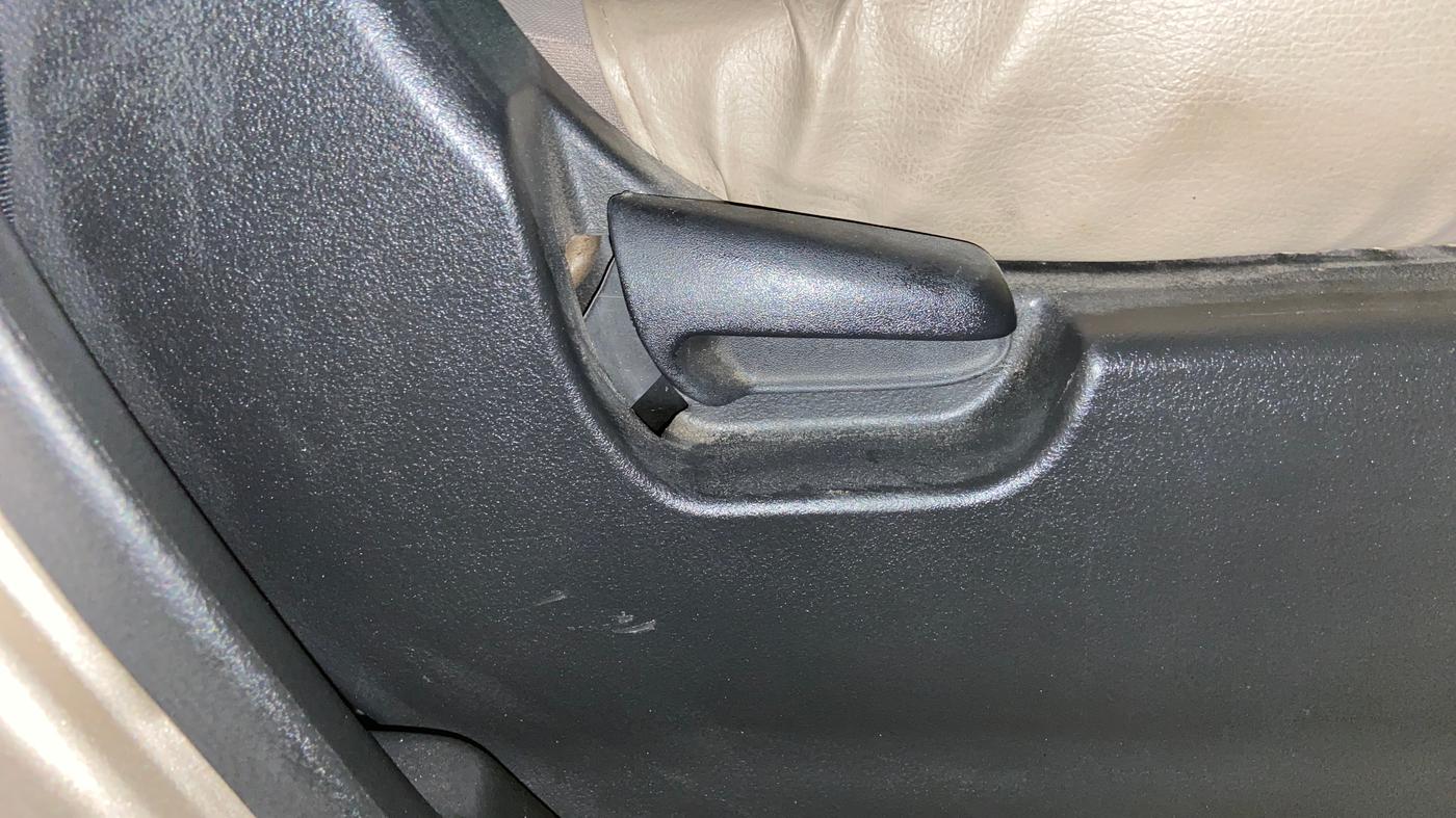 2014 Maruti Wagon R 1.0 VXI, Petrol, Manual, 97,625 km, Driver Side Adjustment Panel