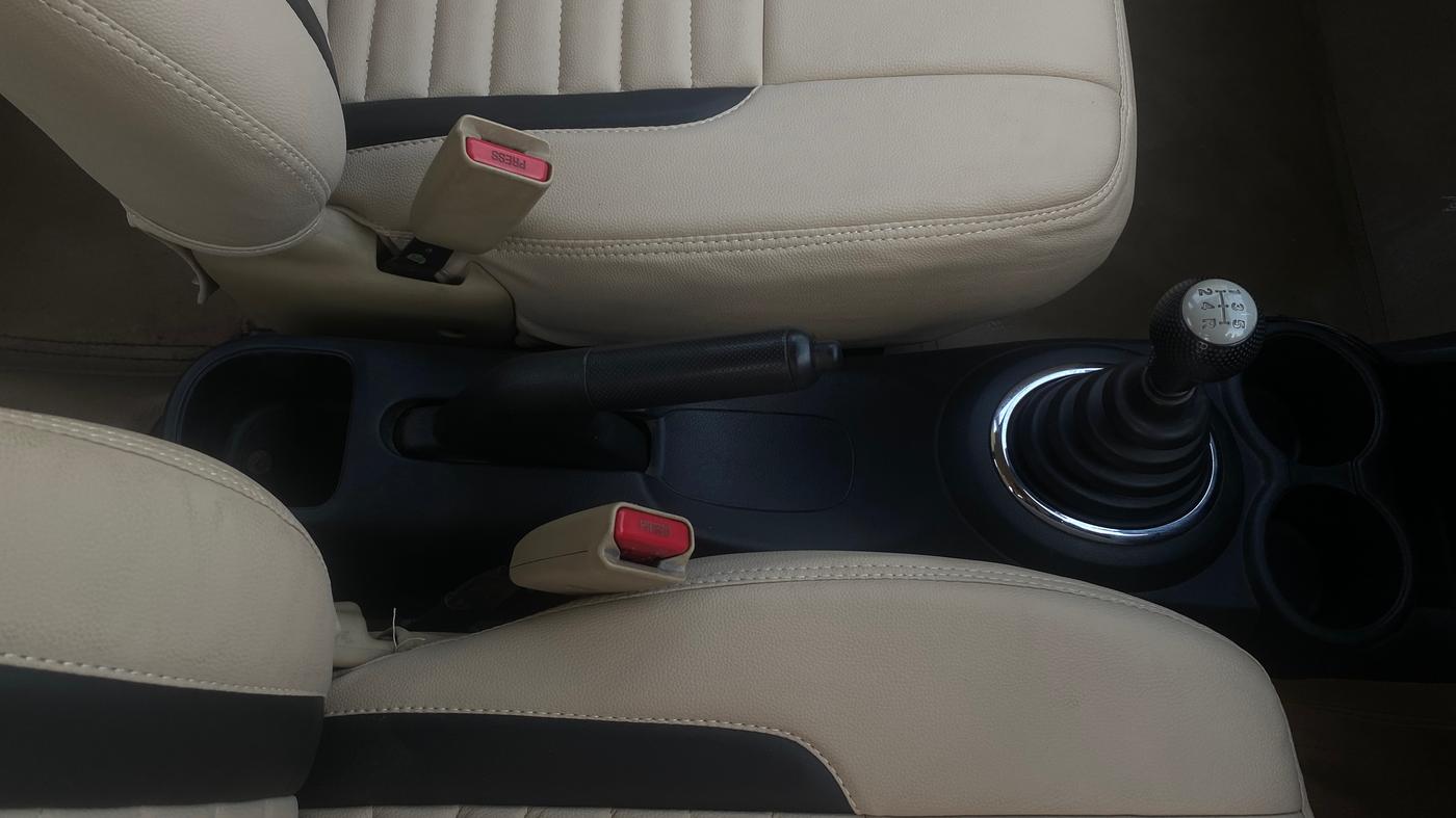 2013 Honda Amaze 1.2L I-VTEC S, Petrol, Manual, 82,354 km, Gear Lever