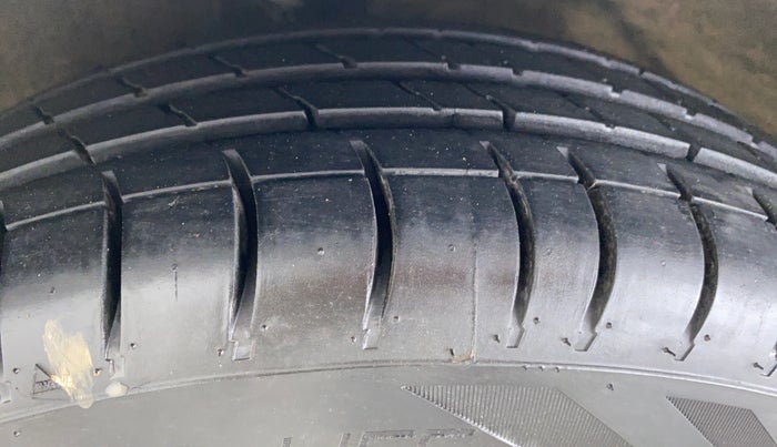 2012 Hyundai i10 SPORTZ 1.2 AT KAPPA2, Petrol, Automatic, 62,918 km, Left Front Tyre Tread