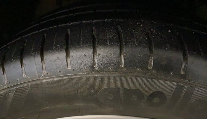 2018 Maruti Baleno ZETA CVT PETROL 1.2, Petrol, Automatic, 27,631 km, Right Front Tyre Tread