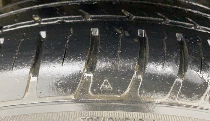 2018 Maruti Dzire VXI AMT, Petrol, Automatic, 52,857 km, Right Rear Tyre Tread