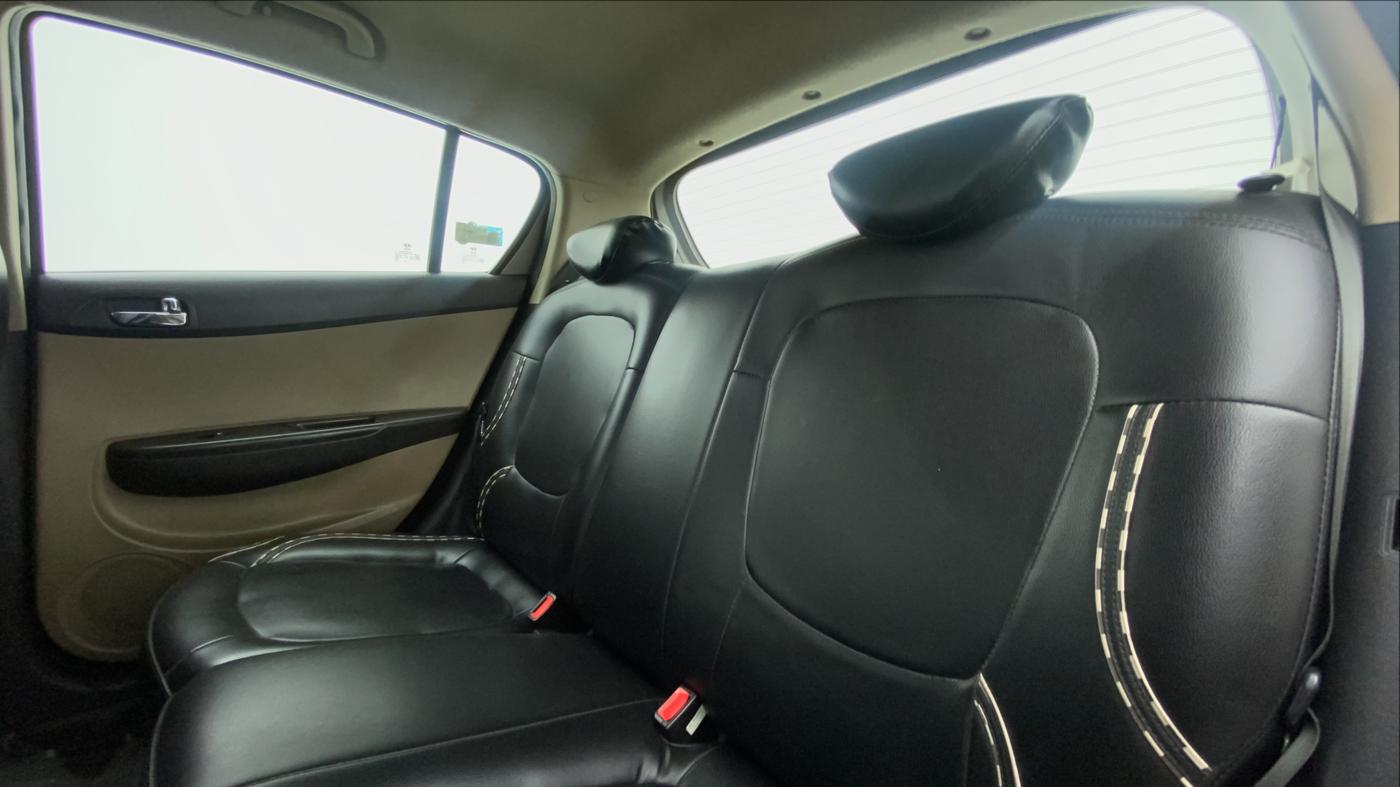 2013 Hyundai i20 SPORTZ 1.2 VTVT, Petrol, Manual, 49,600 km, Right Side Rear Door Cabin