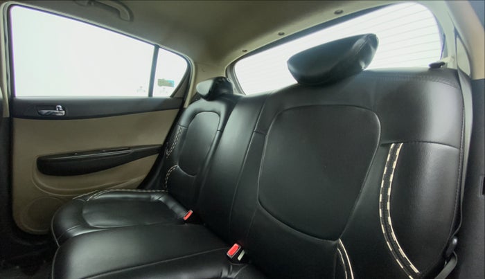 2013 Hyundai i20 SPORTZ 1.2 VTVT, Petrol, Manual, 49,600 km, Right Side Rear Door Cabin