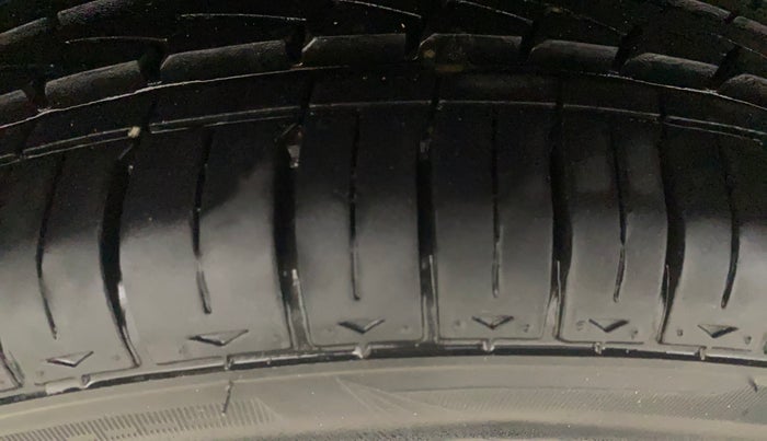 2017 Tata Tiago XTA PETROL, Petrol, Automatic, 82,116 km, Right Rear Tyre Tread