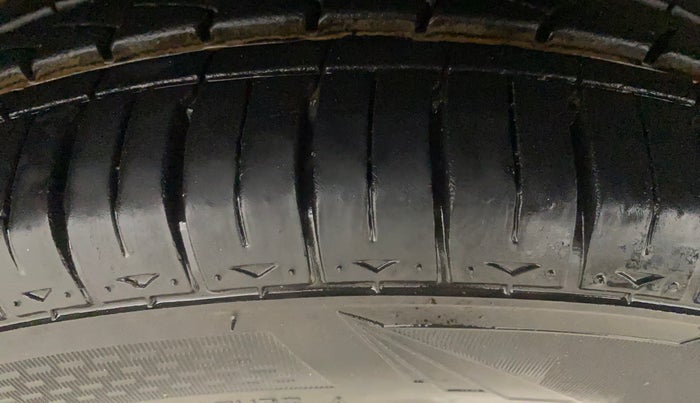 2017 Tata Tiago XTA PETROL, Petrol, Automatic, 82,116 km, Right Front Tyre Tread