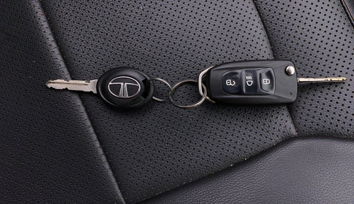 2017 Tata Tiago XM PETROL, Petrol, Manual, 54,305 km, Key Close Up