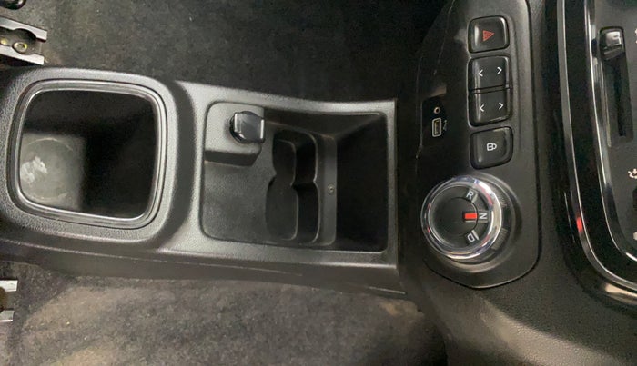 2019 Renault Kwid RXT 1.0 AMT (O), Petrol, Automatic, 28,924 km, Gear Lever