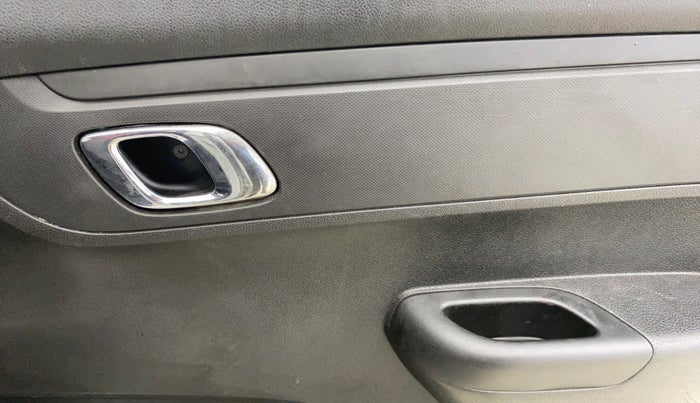 2019 Renault Kwid RXT 1.0 AMT (O), Petrol, Automatic, 28,924 km, Driver Side Door Panels Control