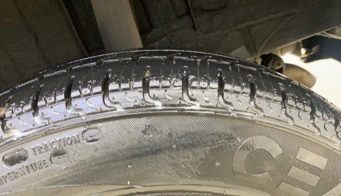 2019 Renault Kwid RXT 1.0 AMT (O), Petrol, Automatic, 28,924 km, Left Rear Tyre Tread