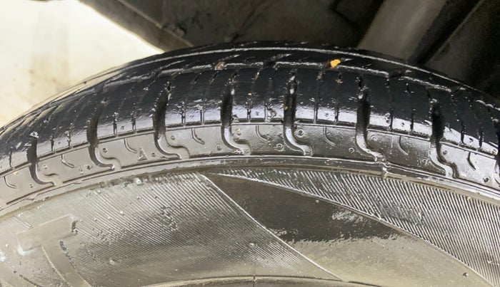 2019 Renault Kwid RXT 1.0 AMT (O), Petrol, Automatic, 28,924 km, Right Rear Tyre Tread