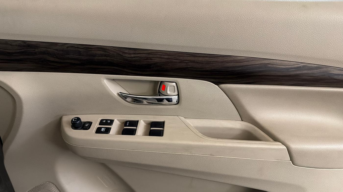 2019 Maruti Ertiga ZXI+ SHVS, Petrol, Manual, 1,05,566 km, Driver Side Door Panels Control